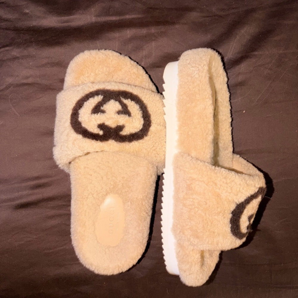 Gucci Eileen Shearling Slides - image 2